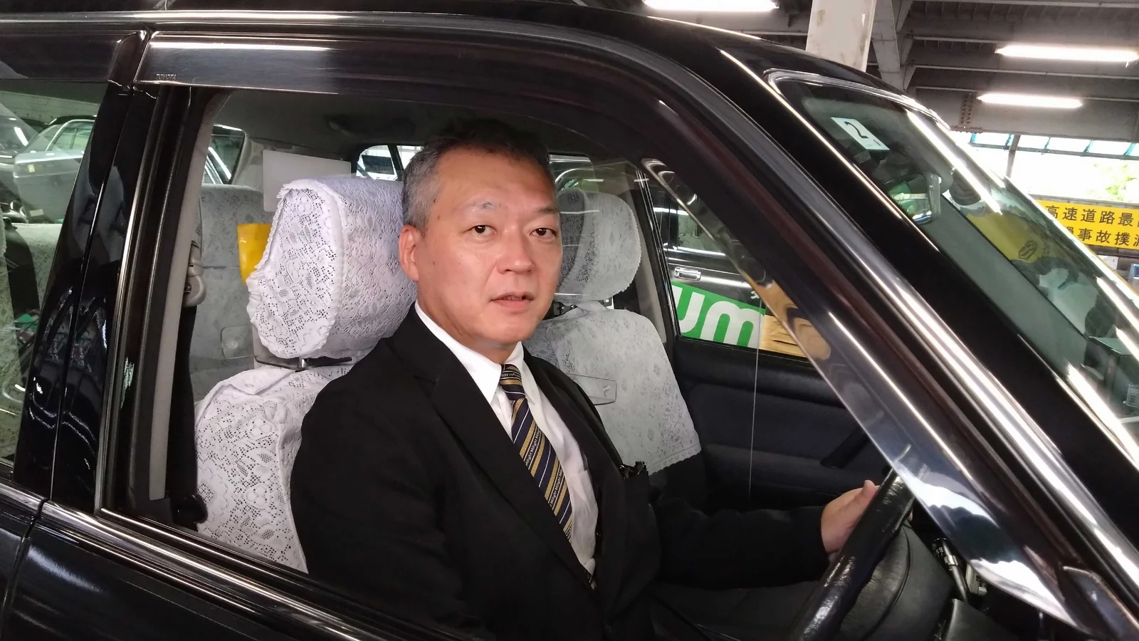 運転席に座るM.T.さん