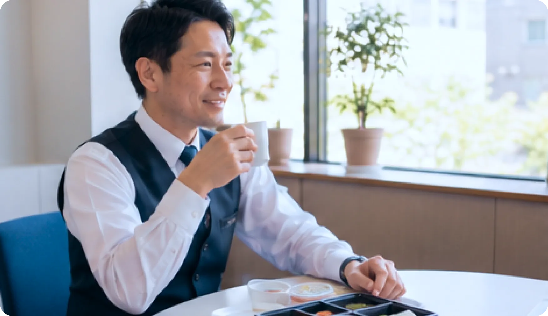 休憩する乗務員