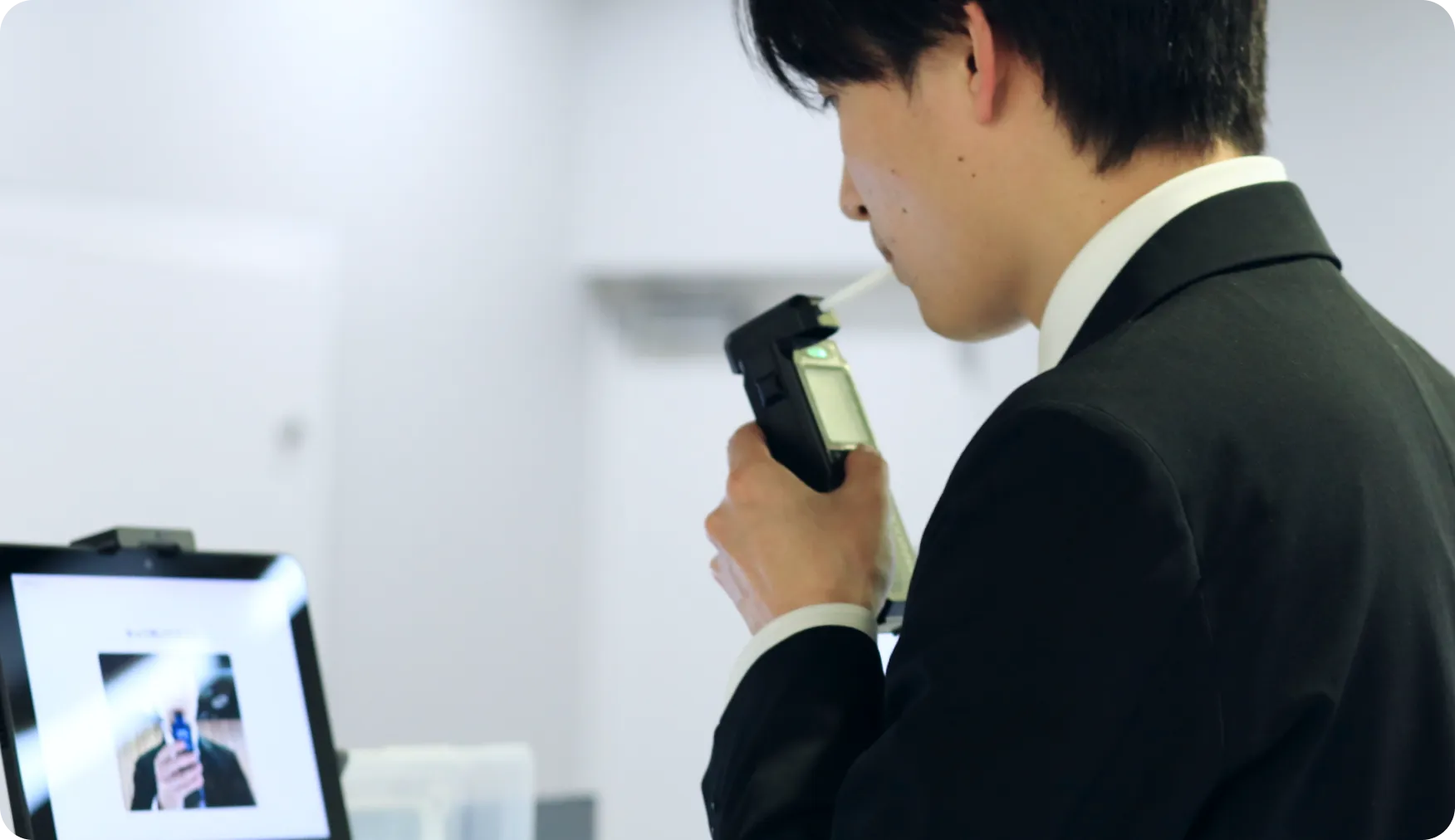 点呼を受ける乗務員